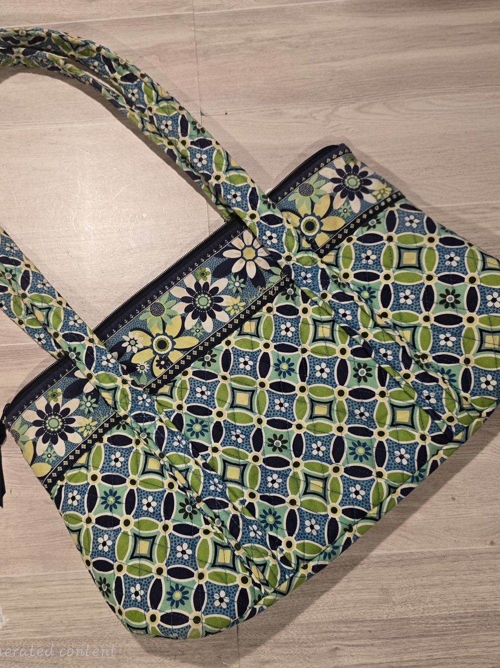 Vera Bradley Retired Daisy Daisy Navy, Blue & Lime Quilted Shoulder Bag. - Picture 2 of 9